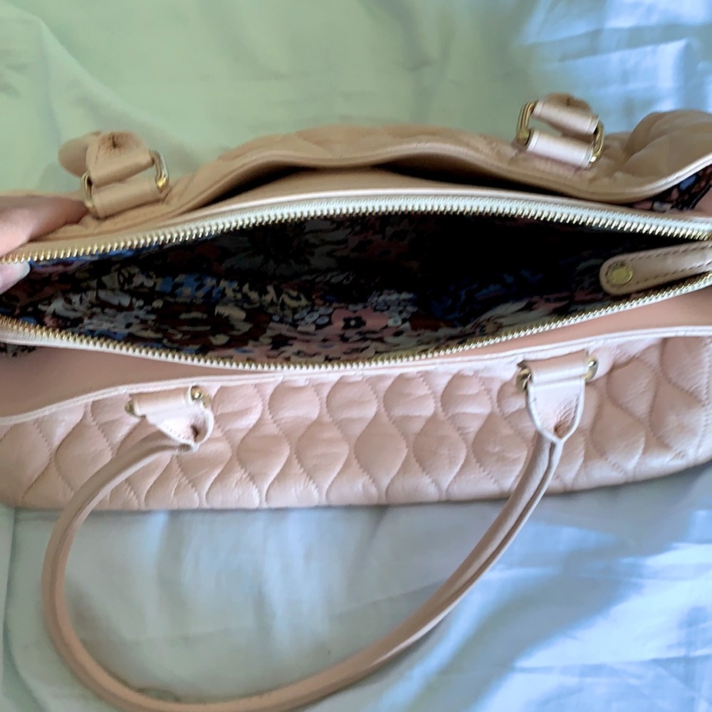 Vera Bradley Quilted Pink Purse with Laptop Sleeve - Picture 4 of 11